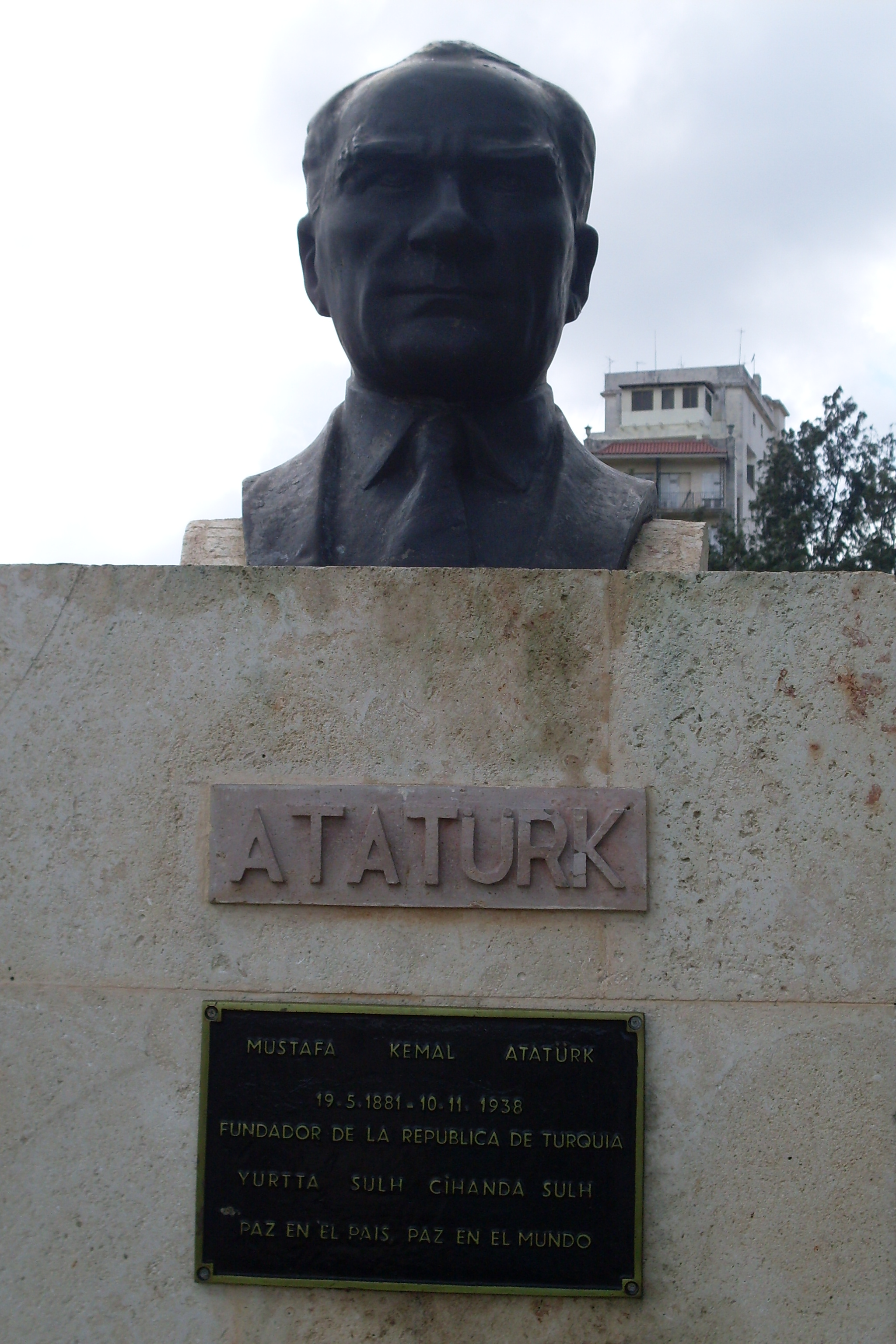 küba atatürk heykeli